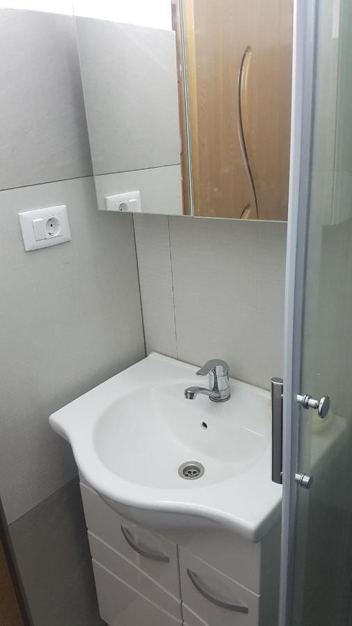 Lucky Apartment Питешти Экстерьер фото